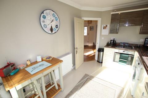 2 bedroom bungalow for sale, Wyndham Crescent, Clacton on Sea, CO15