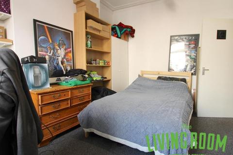 4 bedroom house to rent, Dogfield Street, , Cathays