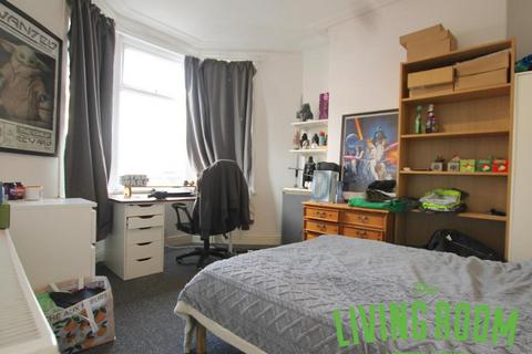 4 bedroom house to rent, Dogfield Street, , Cathays