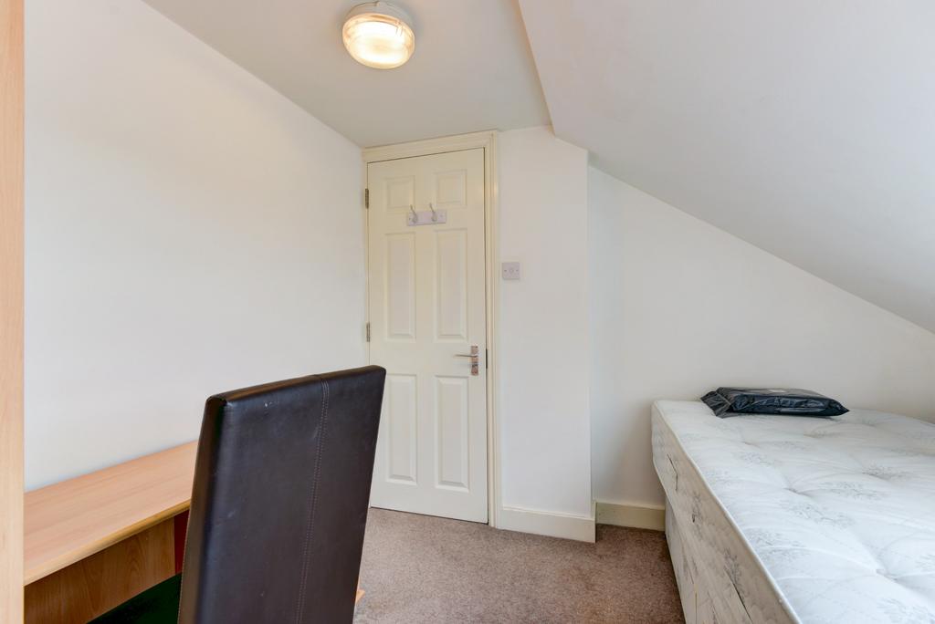 Neat single bedroom with a comfortable bed, bui...