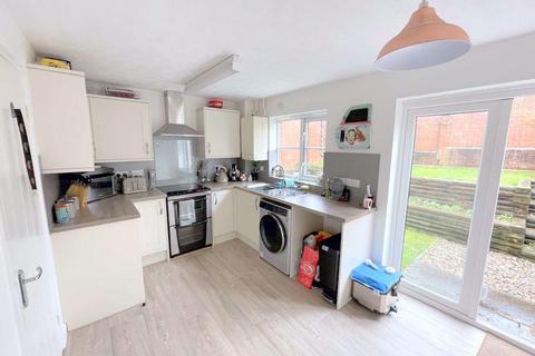 3 bedroom semi-detached house to rent, Badgers Way, Bovey Tracey