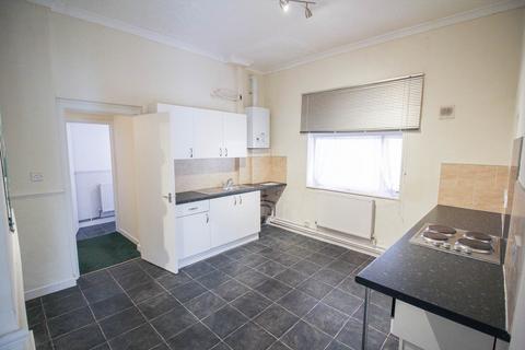 2 bedroom flat for sale, Central Location*Ideal Buy-to-Let*Updating Required*Two Bedrooms*