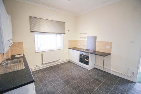 2 bedroom flat for sale, Central Location*Ideal Buy-to-Let*Updating Required*Two Bedrooms*