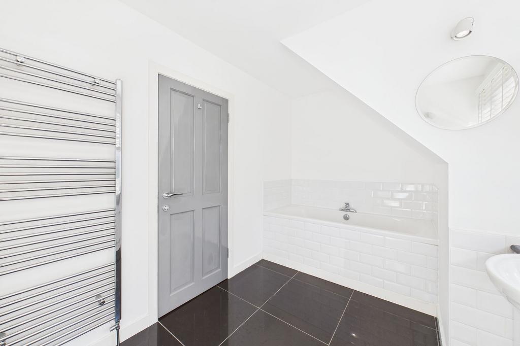 Principle En-suite Angle 2