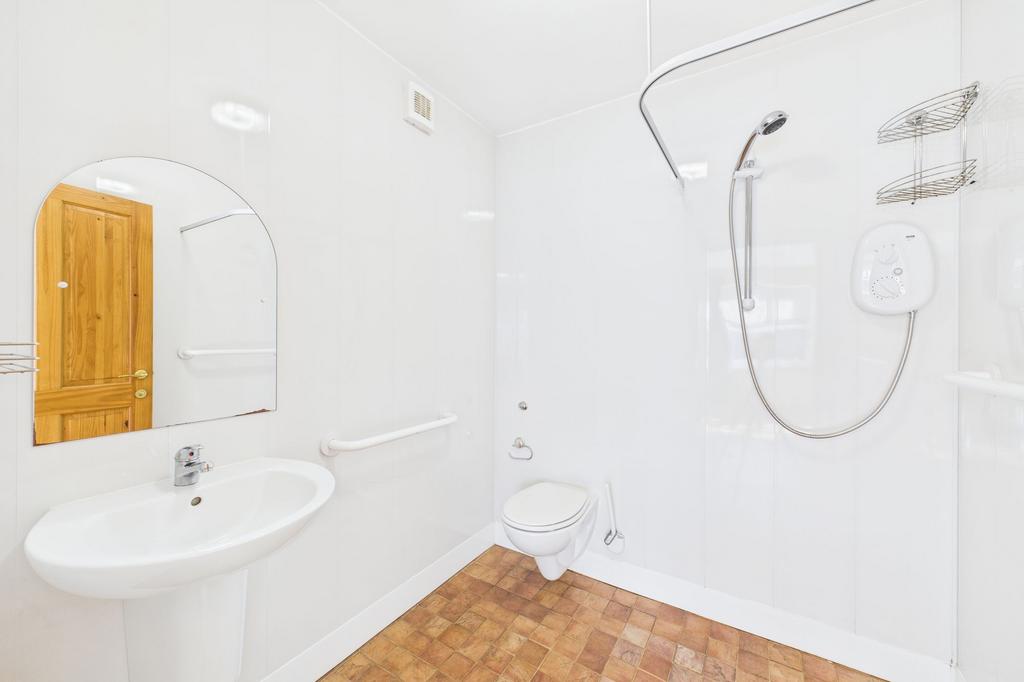 Downstairs En-suite