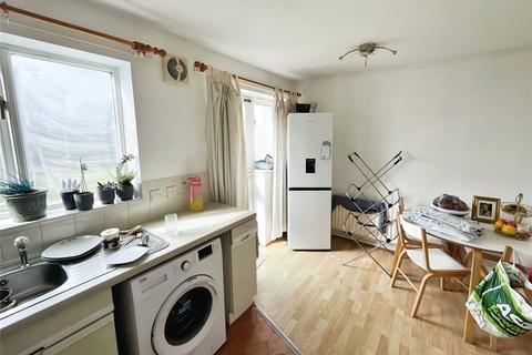 2 bedroom terraced house to rent, Peregrine Close, Lenton, NG7