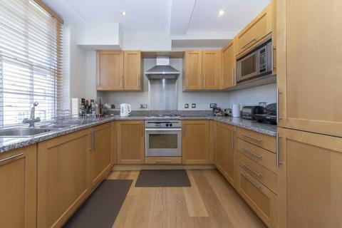 3 bedroom flat to rent, Great James Street, London WC1N