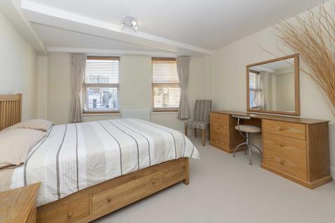 3 bedroom flat to rent, Great James Street, London WC1N