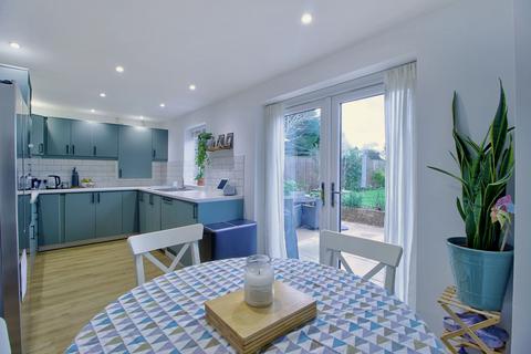 3 bedroom semi-detached house for sale, Wokingham RG40