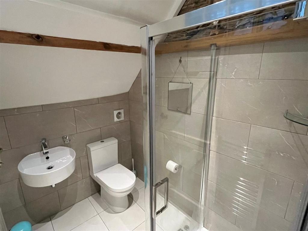 Bathroom 2.jpg