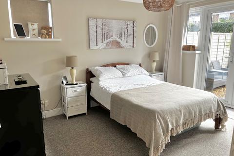 2 bedroom ground floor flat for sale, Hythe, Southampton, Hampshire, SO45