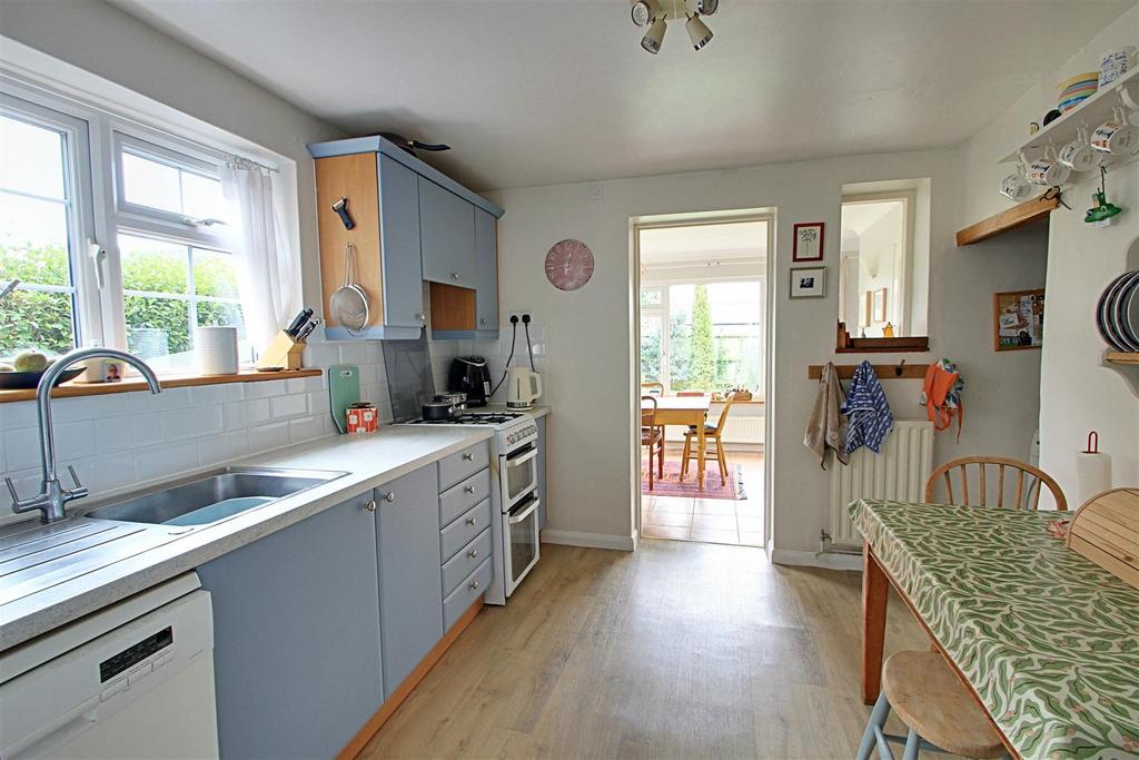 Kitchen 1.jpg