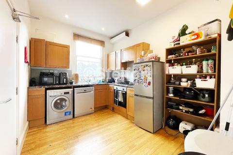 4 bedroom maisonette to rent, Roden Street, London, N7