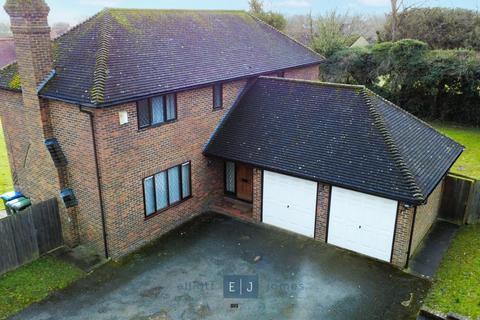4 bedroom detached house to rent, Alderton Close, Loughton IG10