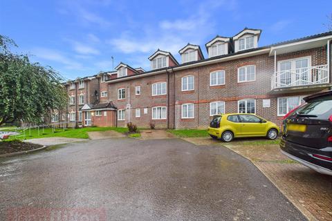 2 bedroom flat to rent, Tower Gate, Preston, Brighton