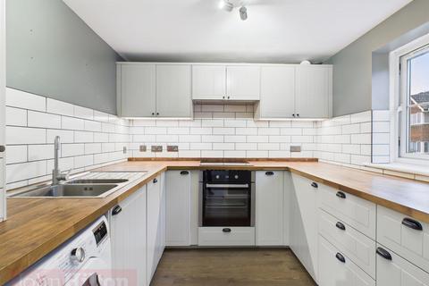 2 bedroom flat to rent, Tower Gate, Preston, Brighton