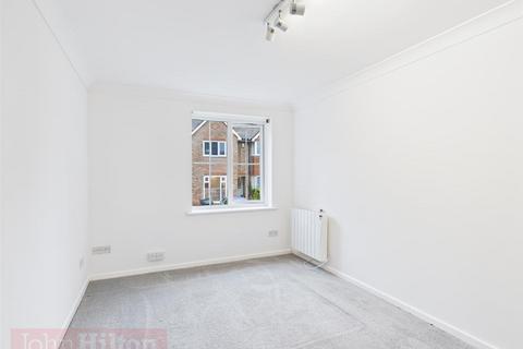 2 bedroom flat to rent, Tower Gate, Preston, Brighton