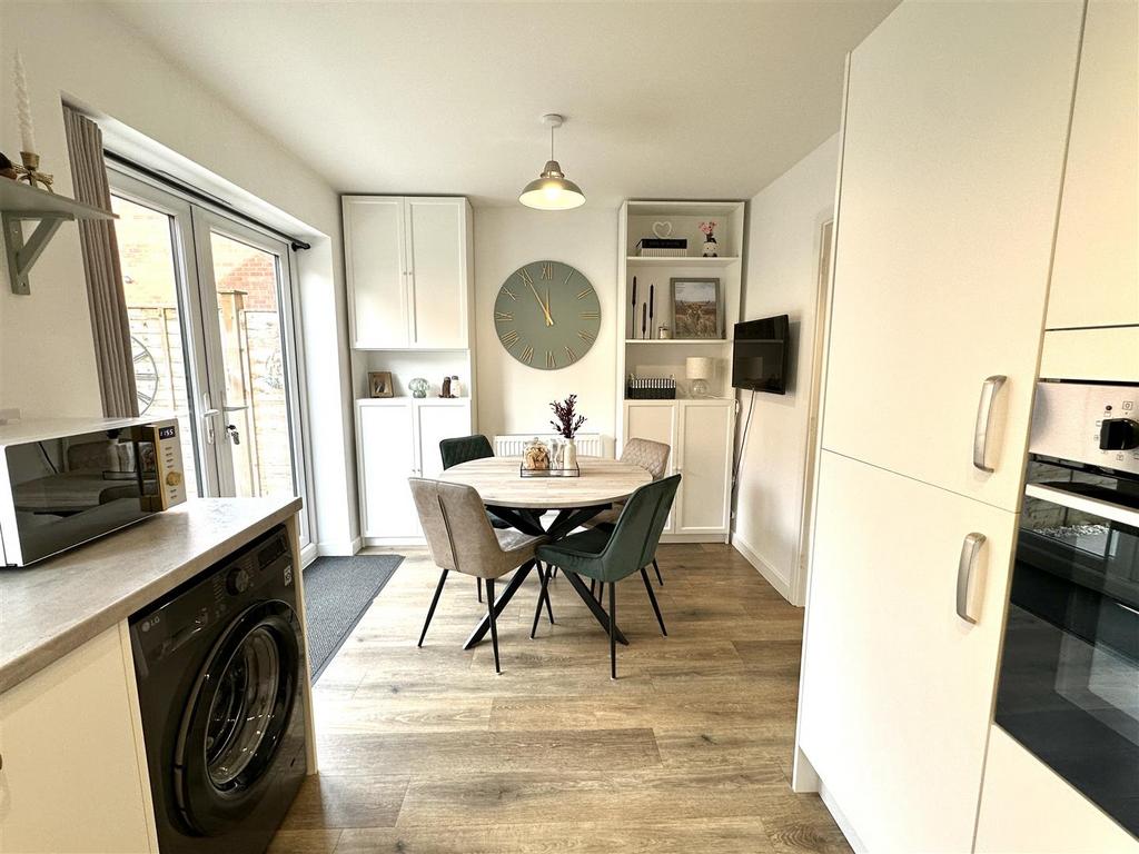Dining kitchen