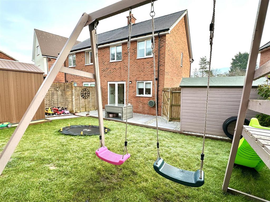 Garden to house