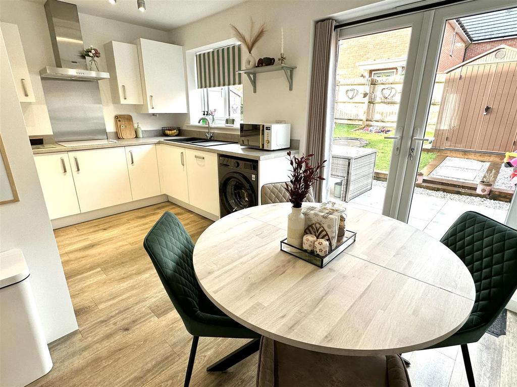Dining kitchen