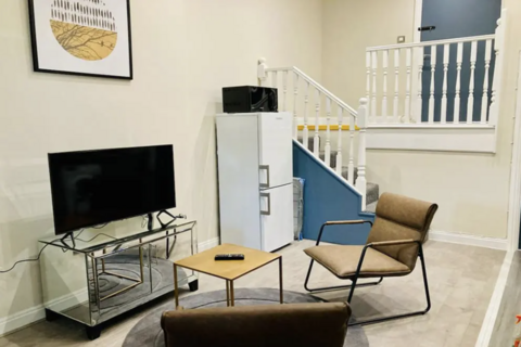 Studio to rent, Oyster Wharf Modern Studio