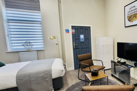 Studio to rent, Oyster Wharf Modern Studio
