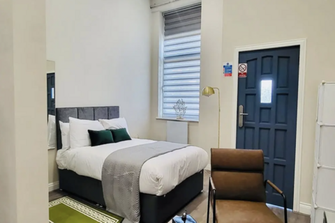 Studio to rent, Oyster Wharf Modern Studio