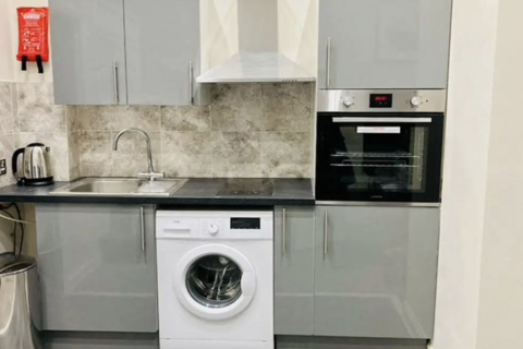 Studio to rent, Oyster Wharf Modern Studio