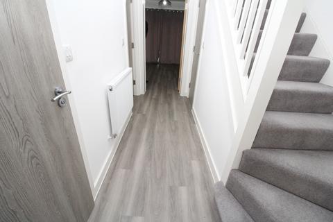 3 bedroom end of terrace house to rent, Carnation Road, Rochester ME2