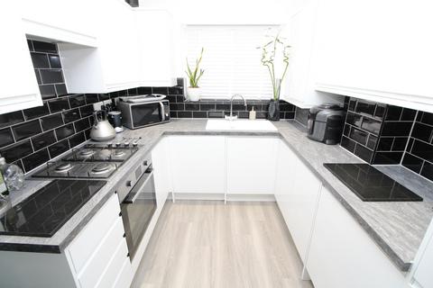 3 bedroom end of terrace house to rent, Carnation Road, Rochester ME2