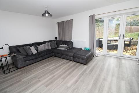 3 bedroom end of terrace house to rent, Carnation Road, Rochester ME2