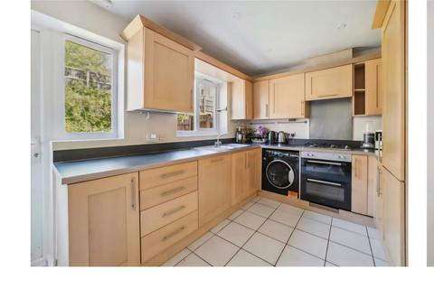1 bedroom in a house share to rent, Tadros Court, High Wycombe