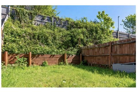 1 bedroom in a house share to rent, Tadros Court, High Wycombe