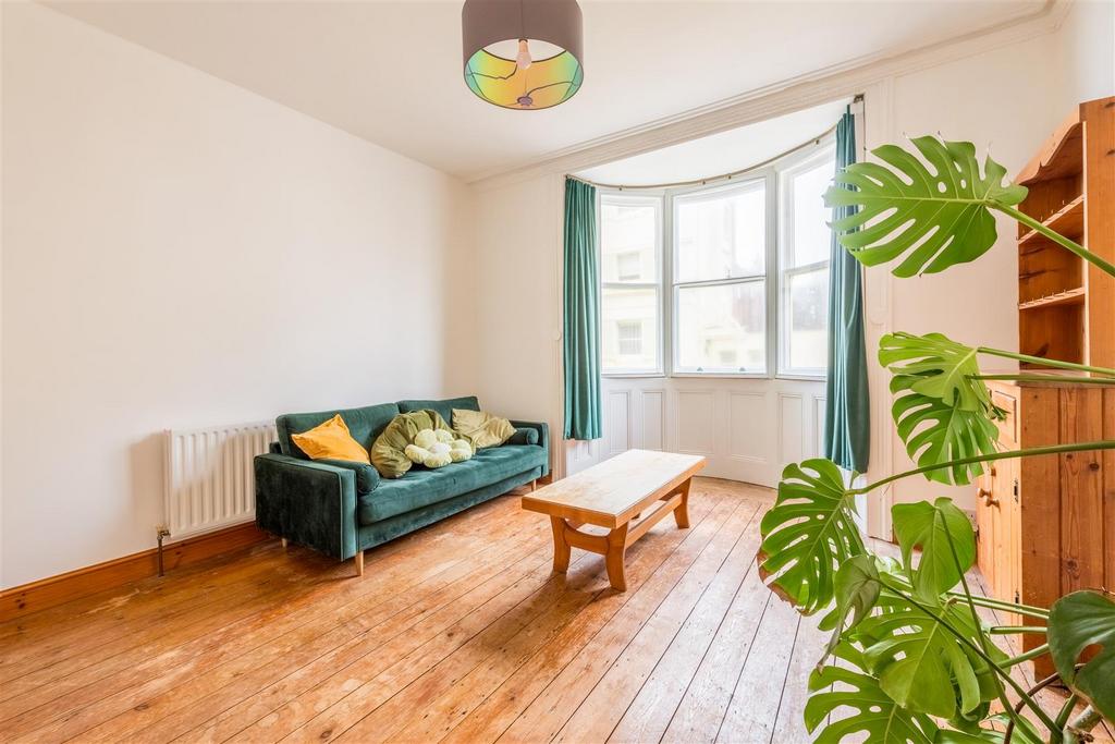 Flat 6, 6 Brunswick Terrace-6.jpg