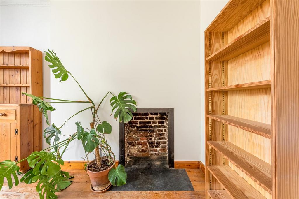 Flat 6, 6 Brunswick Terrace-9.jpg