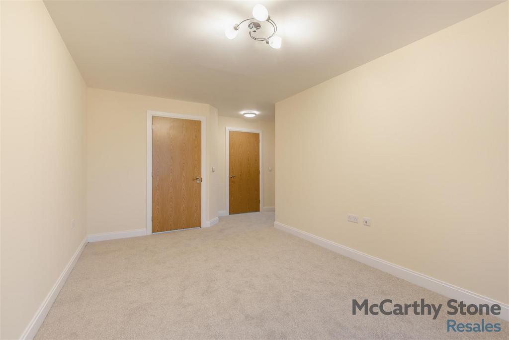 8675247-interior04.jpg