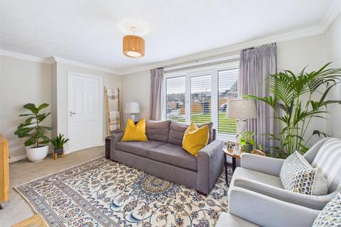 3 bedroom semi-detached house to rent, Raleigh Drive, Sheffield