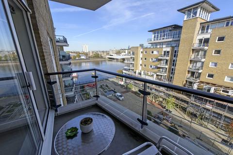 2 bedroom flat to rent, Smugglers Way, London, SW18