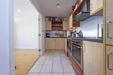 2 bedroom flat to rent, Smugglers Way, London, SW18