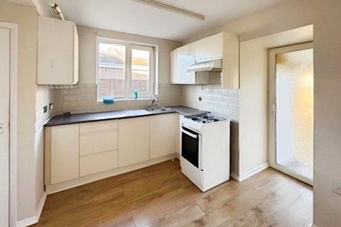 3 bedroom semi-detached house to rent, The Quadrant, Dunstable LU5