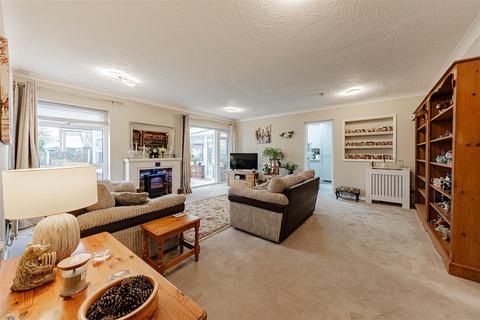 3 bedroom bungalow for sale, Ashurst Gardens, Cliftonville, Margate