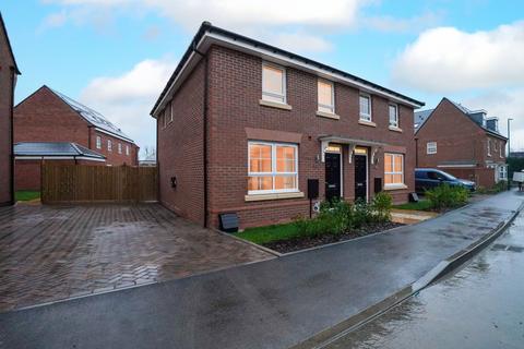 3 bedroom semi-detached house to rent, Swallow Drive, Solihull B92