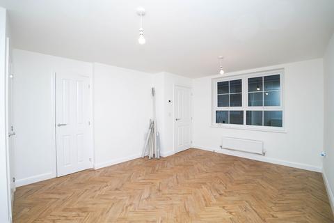 3 bedroom semi-detached house to rent, Swallow Drive, Solihull B92