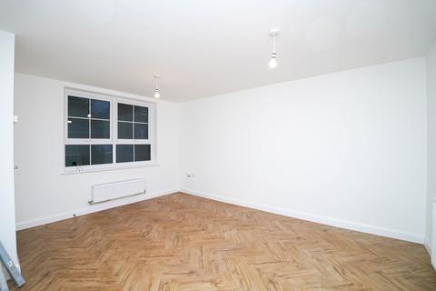 3 bedroom semi-detached house to rent, Swallow Drive, Solihull B92