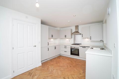 3 bedroom semi-detached house to rent, Swallow Drive, Solihull B92