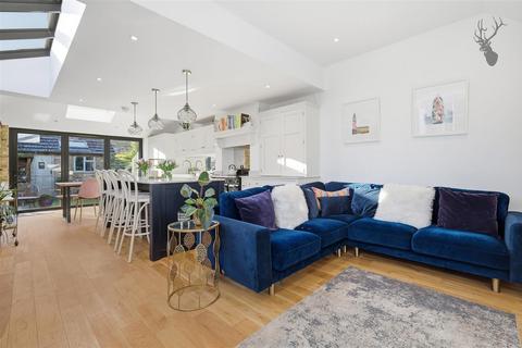 3 bedroom end of terrace house for sale, Trent Road, Buckhurst Hill IG9