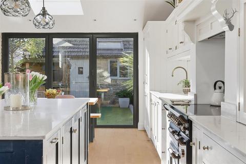 3 bedroom end of terrace house for sale, Trent Road, Buckhurst Hill IG9