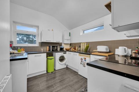 1 bedroom flat to rent, Meadow Road, Shortlands, Bromley, BR2
