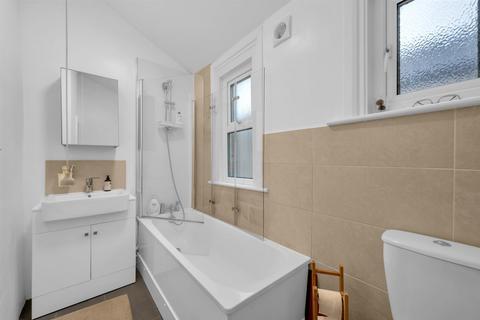1 bedroom flat to rent, Meadow Road, Shortlands, Bromley, BR2