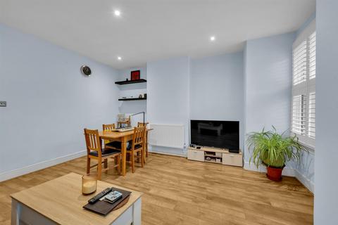 1 bedroom flat to rent, Meadow Road, Shortlands, Bromley, BR2